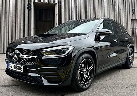 Mercedes-Benz GLA 180 DCT -