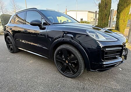 Porsche Cayenne - Platinum Edition/Bose/Pano/22 Zoll/ACC