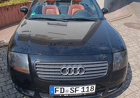 Audi TT Roadster 1.8T quattro 165 kW -