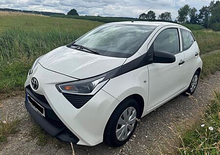 Toyota Aygo (X) Aygo (X) 1,0-l-VVT-i x-play x-play