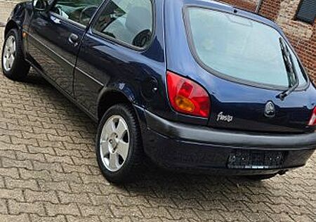 Ford Fiesta 1.3 TÜV 02/27 Neue Reifen