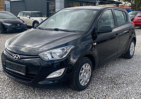 Hyundai i20 Classic + S-Heft + AHK + Klima +