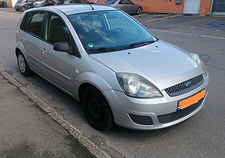 Ford Fiesta 1,4 neuer TÜV mk5 silber