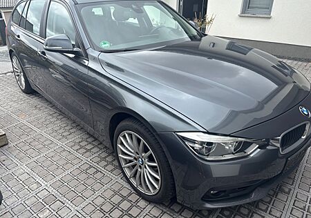 BMW 330d xDrive T AHK Pano HuD LED-Adaptiv