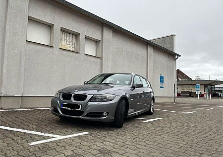 BMW 318i Touring - Navi Prof-Pano-HiFi-AHK-Xenon