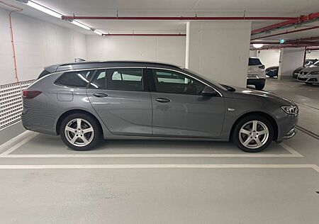 Opel Insignia KOMBI + AUTOMATIK + DIESEL