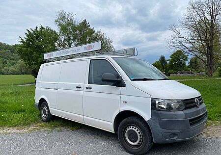 VW T5 Transporter Volkswagen mit langem Radstand