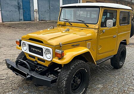 Toyota Land Cruiser FJ40