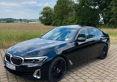 BMW 530d xd A LuxLine ESD NAVLederAlpina"20"Mwst.awb