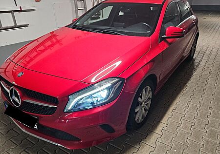 Mercedes-Benz A 180 A 180d Automatik 7G-DCT BlueEFFICIENCY