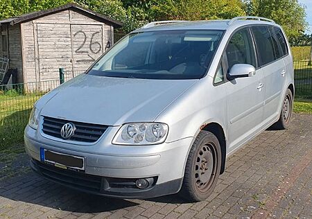 VW Touran Volkswagen 2.0 TDI / 140 PS / 7 Sitzer