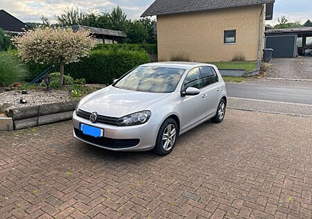 VW Golf Volkswagen 1.4 TSI DSG 90 kW Reifen TÜV Bremsen neu