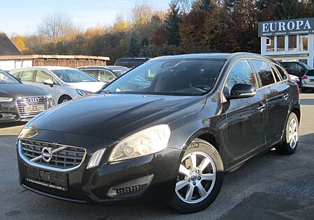 Volvo V60 Kombi Kinetic 1.Hand / SR+WR / Standheizung