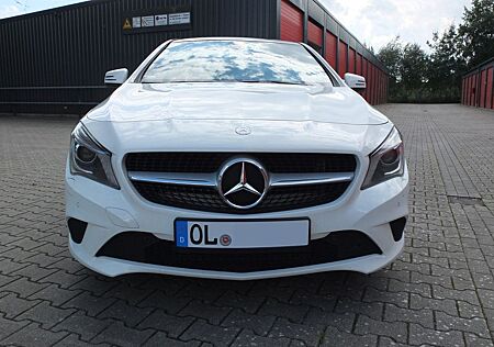 Mercedes-Benz CLA 180 Gepflegter Panoramadach