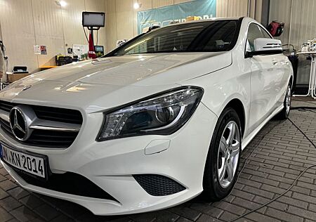 Mercedes-Benz CLA 200 -