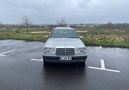 Mercedes-Benz 260 E SPORTLINE ORIG. Autom. Schiebed. Klima 3H.