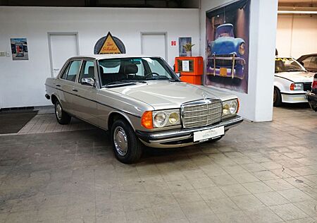 Mercedes-Benz E 300 W123 300D original 45.560km mit H-Kennzeichen