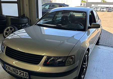 VW Passat Volkswagen 1.6 Basis
