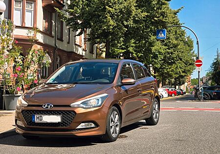 Hyundai i20 1.4l 100PS TÜV u. Service NEU- Scheckheft