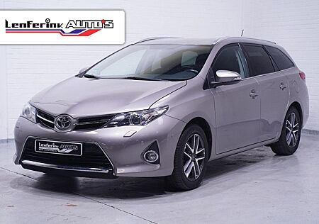 Toyota Auris 1.6 First Edition navi kamera priV+Hte gla