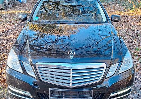 Mercedes-Benz E 200 CGI T BlueEFFICIENCY -