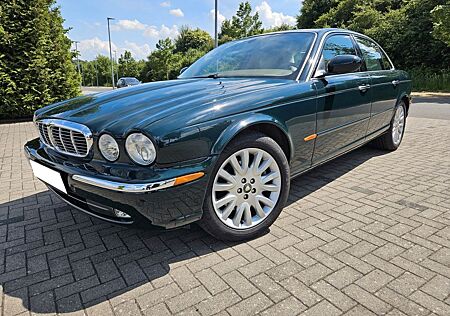 Jaguar XJ8 4.2 Liter, SHD, Leder, Klima, Oxfordgrün