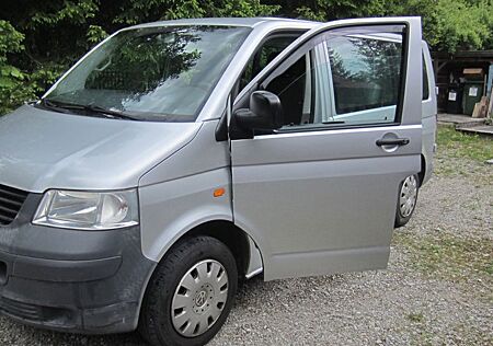 VW T5 Transporter Volkswagen 8 Sitzer rostfrei top Zustand
