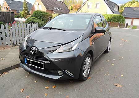 Toyota Aygo (X) Aygo (X) 1,0-l-VVT-i x-play touch x-play touch