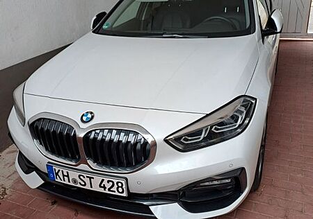 BMW 118i Sport Line / Leder / Winterreifen auf Alufe