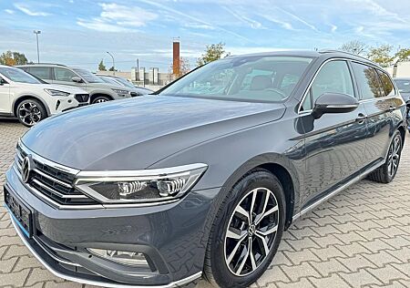 VW Passat Variant Volkswagen Passat Var 2.0 Elegance R-Line Matrix Navi Kamer