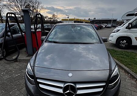 Mercedes-Benz B 250 4MATIC DCT -