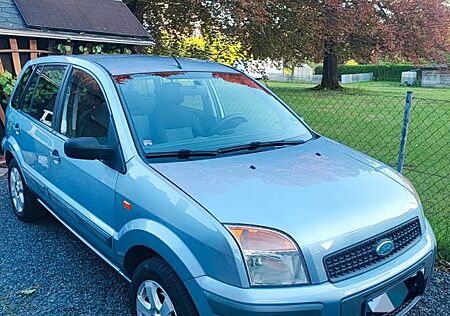 Ford Fusion 1,6 16V + +