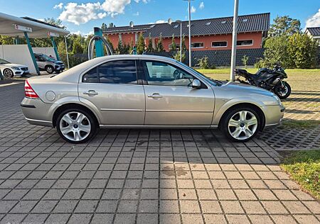 Ford Mondeo B4Y 1,8 92 kW Ghia