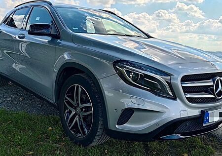 Mercedes-Benz GLA 200 -