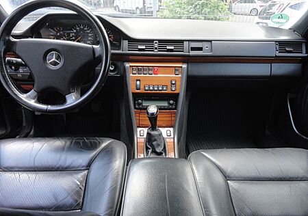 Mercedes-Benz E 230 TE Leder+Klima+ESD+SHZ H-Zulassung