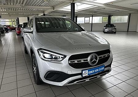 Mercedes-Benz GLA 250 Progressive 4Matic Navi LED AHK PDC MBUX