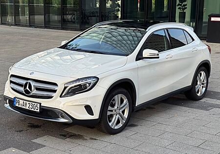Mercedes-Benz GLA 220 GLA 220d 4Matic Urban OFFROAD PANO MEMORY LEDER