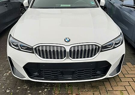 BMW 330e Autom. Kombi M-Sport LED-Leder-Navi-18"-