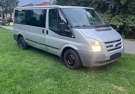 Ford Transit 2.2 Diesel L2H1 TÜV Neu Pkw-Zul. 6-Sitze