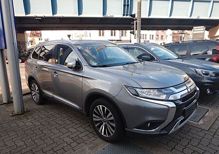 Mitsubishi Outlander Active 2 WD Automatik