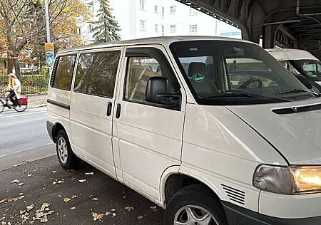 VW T4 Caravelle Volkswagen 2.5 TDI Automatik (motor getaucht)