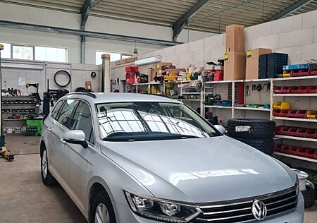 VW Passat Variant Volkswagen 2.0 TDI DSG Comfortline Varia...