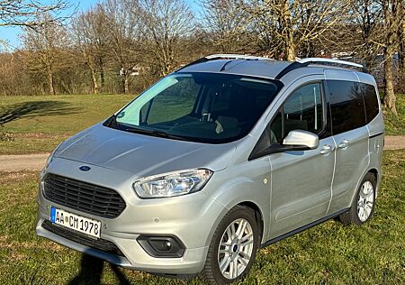 Ford Tourneo Courier 1.5 TDCi 74kW Titanium Titanium