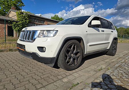 Jeep Grand Cherokee Overland 2.Hand viele Neuteile
