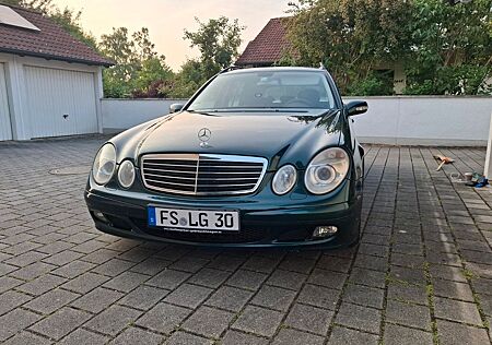 Mercedes-Benz 220 E220