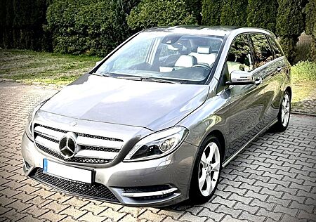 Mercedes-Benz B 180 -