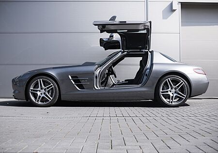 Mercedes-Benz SLS AMG Coupe 1.Besitzer-dt.Auto-B&O-Comand