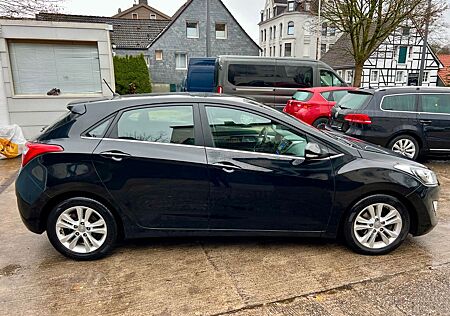 Hyundai i30 Trend 1,6 D/81Kw/SHZ/PDC/LenkHZ/Top Zustand