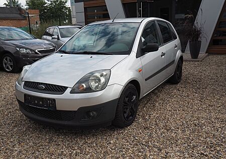 Ford Fiesta Ambiente Service und TÜV NEU