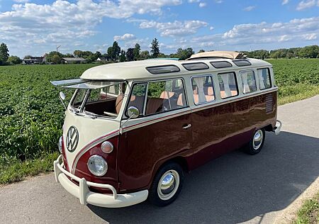 VW T1 Volkswagen Samba Oldtimer restauriert